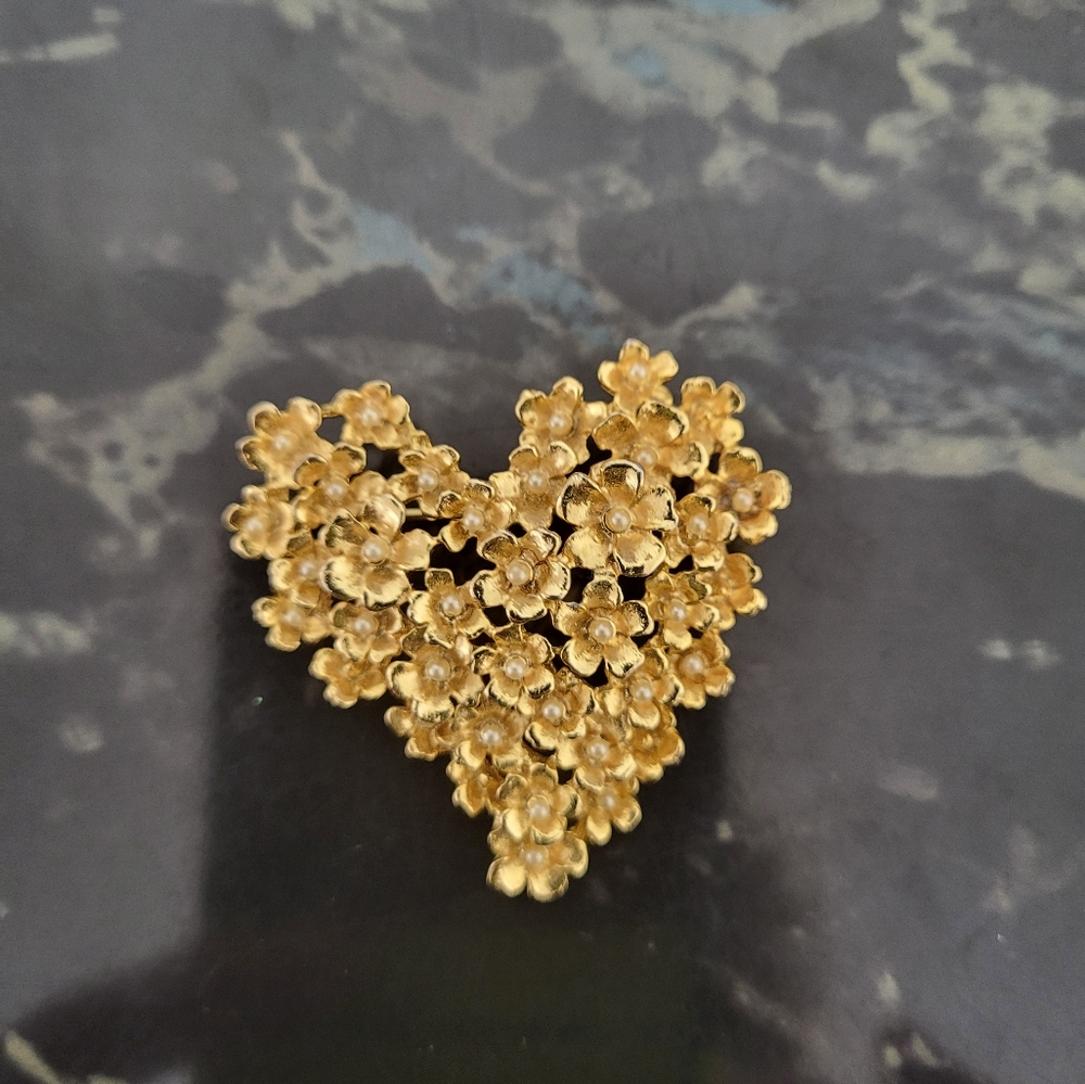 Vintage Rare Lia floral blossoms heart and pearls .